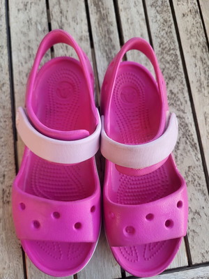 Πέδιλα Crocs νούμερο 33-34 σαν καινούρια ροζ