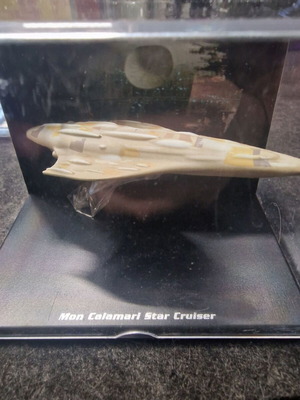Star Wars Mon Calamari Star Cruiser new in excellent condition