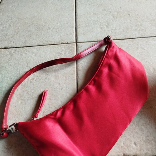 Set of size 40 pumps and satin bag like new, red