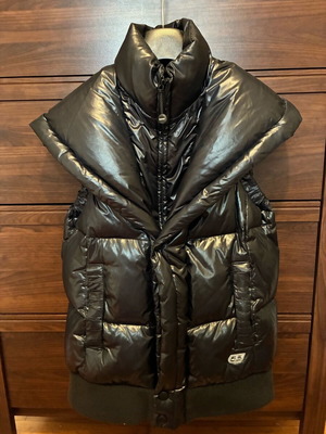 Diesel sleeveless jacket medium like new, black