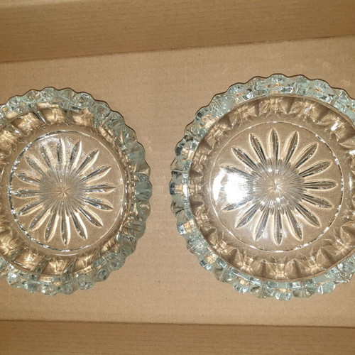 Vintage glass ashtrays set of 2, heavy embossed 14cm, like new