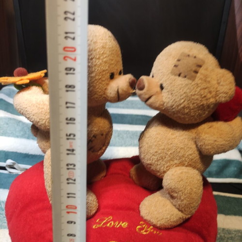Plush teddy bears on heart used, good condition