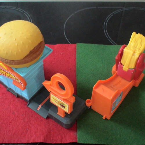 Mattel Hot Wheels City Downtown Burger Dash Playset