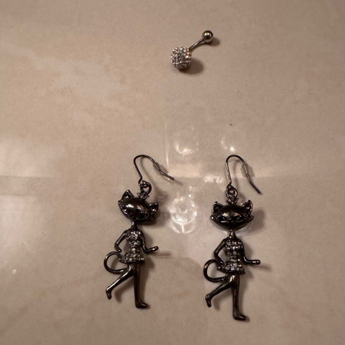 Jewelry set like new with 2 necklaces, 4 rings and 2 earrings, multicolor silver