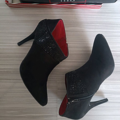 Adam's Shoes women's ankle boots like new, black with rhinestones, size 39
