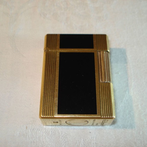 S.T. Dupont Laque De Chine lighter used, gold plated collectible