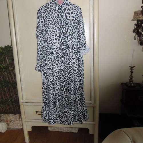Μάξι φόρεμα καινούργιο animal print άσπρο μαύρο με γιακά μάο μέγεθος L
