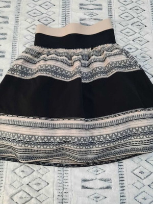 Lynne skirt like new, size 36, black and ecru-beige