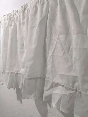 Small curtain like new, white with ruffles 56x136cm