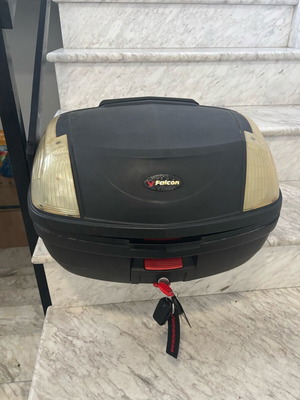 Μπαγκαζιέρα μηχανής Falcon μεταχειρισμένη με δύο κλειδιά και βάση