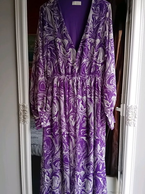 Maxi dress LeGer like new, animal print, size 40/L