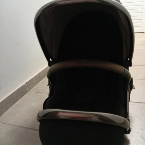 Egg 2 in 1 stroller and carrycot like new with detachable luggage and cup holder