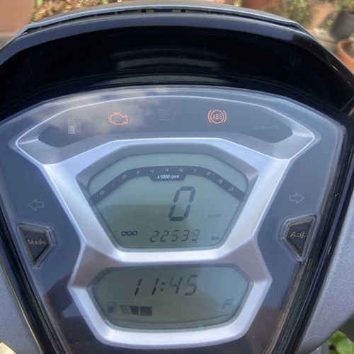 Kymco People S 200i scooter like new, automatic, silver