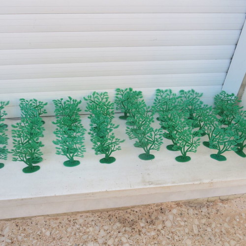 Plastic trees for diorama like new, pack of 50 pieces
