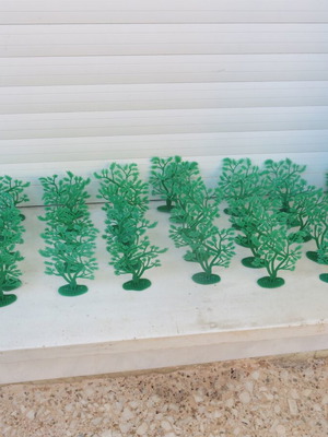 Plastic trees for diorama like new, pack of 50 pieces