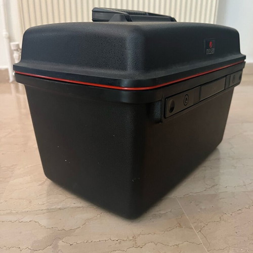 Delsey travel makeup case like new, sturdy black with inner pockets