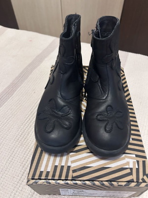 Camper black children's boots like new