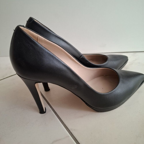 Black Pumps size 37 like new