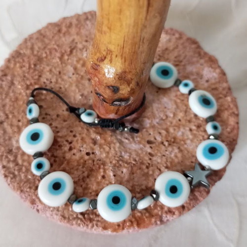 Handmade bracelet with eye beads and adjustable clasp, new