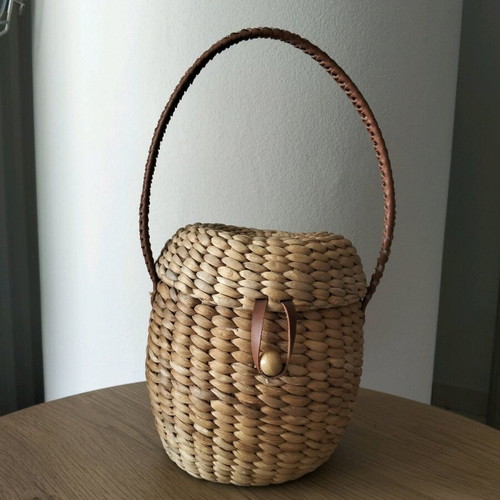 Cozy basket bag from Serifos like new, bamboo with handle and clasp