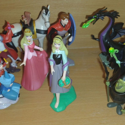 Disney Store Aurora Sleeping Beauty exclusive figure set used