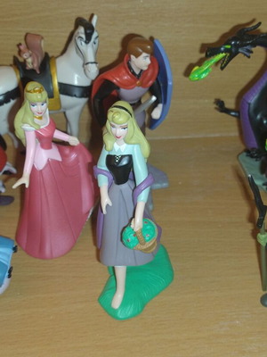 Disney Store Aurora Sleeping Beauty exclusive figure set used