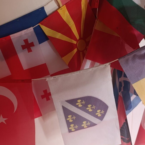 Garland with 20 fabric flags of various countries, 3.10m length, new