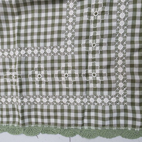 Checkered tablecloth with lace new