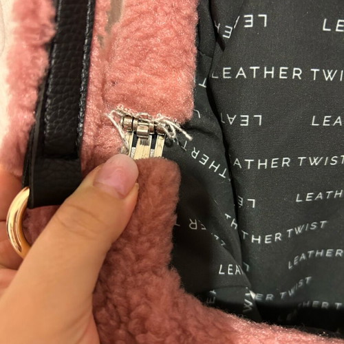 Wool shoulder bag large in dusty pink used a few times
