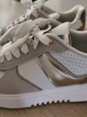 Jomix Shoes Athletic Sneakers like new, white and gold, size 38