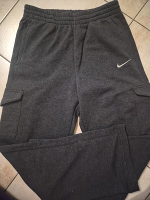 Nike Sportswear Club Fleece gray sweatpants size XL for teens 13-15 years