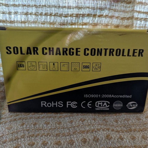MPPT Solar Charge Controller B100 A 12/24V 100A with LCD and USB