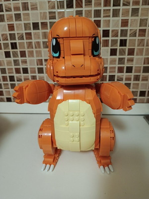 Mega Pokemon Jumbo Charmander figure with 750 compatible bricks