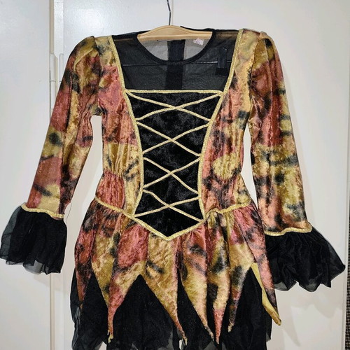 Children's witch costume No 8 like new, velour with black tulle