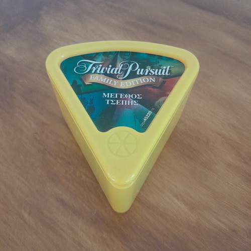 Trivial Pursuit pocket Family Edition 2004 edition like new
