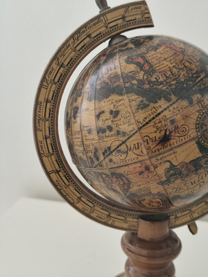 Decorative Globe vintage style, like new, 24cm height