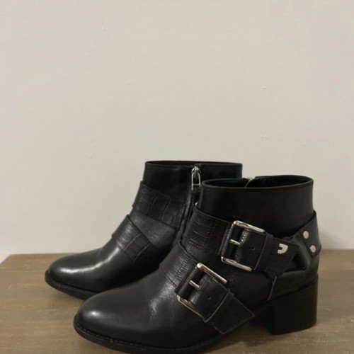 Gioseppo leather ankle boots like new, size 37, black with buckles