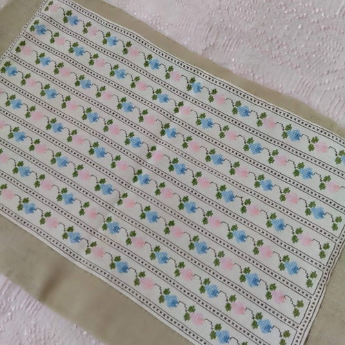 Decorative pillowcase like new, burlap with embroidery 63x35