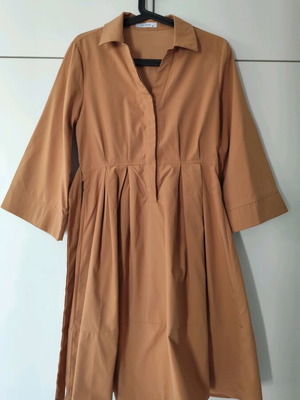 Seasonal dress camel brown like new, size small