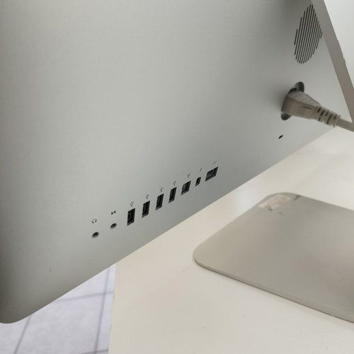 Apple iMac 21.5" Mid 2011 Quad Core i5 2.5GHz 8GB 240GB SSD used