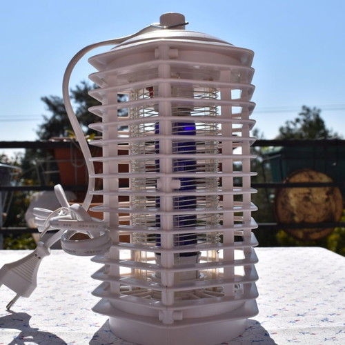 Electronic bug killer new, no harmful poison