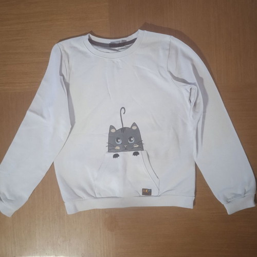AKO sweatshirt size 10-11 years like new, white