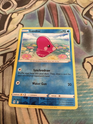 Luvdisc Pokemon Card Reverse Holo like new, Evolving Skies