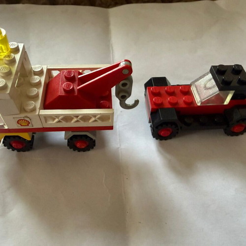 642 LEGO Classic Town Tow Truck and Car vintage set