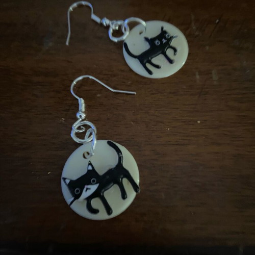 Cat earrings new made of lightweight plastic material