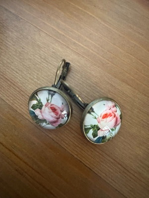 Earrings with rose like new