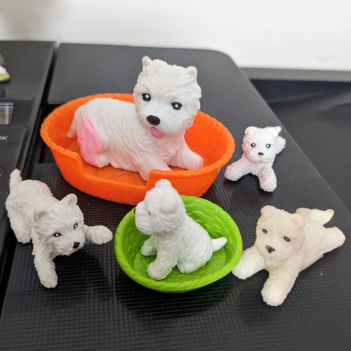 Dog figures like new, set of small miniatures