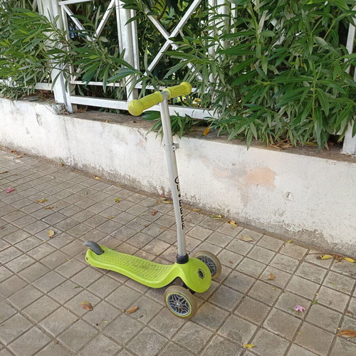Globber scooter like new