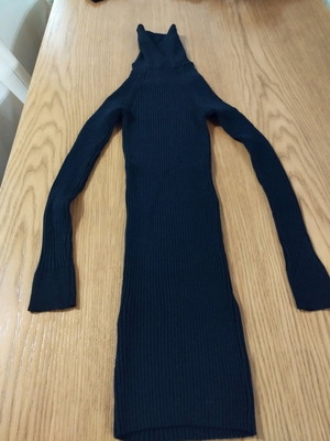 Φόρεμα πλεκτό εφαρμοστό ζιβάγκο Mango σαν καινούργιο, μαύρο