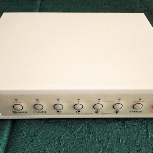 ZT-118s Color Quad Processor like new, analog video quad splitter